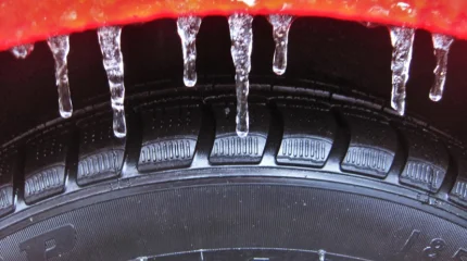 Трассы закрыты из-за ледяного дождя в двух регионах Казахстана