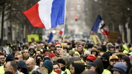 Франциядағы ереуілдер 26 компанияның жұмысын тоқтатты