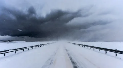 Непогода парализовала трассы: на двух республиканских дорогах ограничено движение