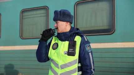 Иностранца сняли с поезда Мангыстау–Алматы и арестовали