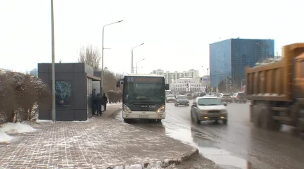 Жасөспірімдер автобус жүргізушісіне бұрыш баллонын шашып кеткен