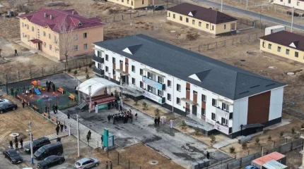 Ко Дню Независимости в Туркестанской области построили новый дом для семей из аварийного жилья