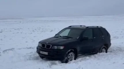Путешествие по бездорожью закончилось вызовом спасателей в Мангистау