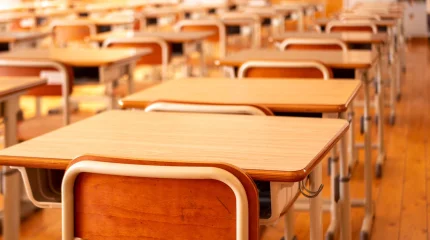 Школьников Атырауской области временно перевели на дистанционное обучение из-за сильного циклона