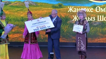 Грант на обучение и миллион тенге: карагандинская школьница победила в конкурсе чтецов «Тұлпар мініп, туын алды!»