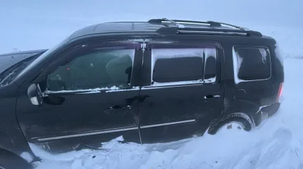 ТЖМ қызметкерлері қар құрсауында қалған жолаушыларға көмекке келді