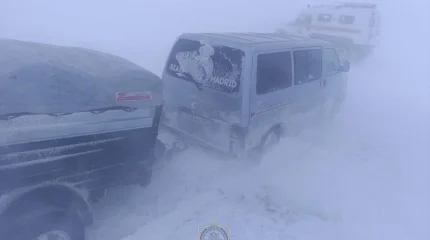 МЧС вытащило застрявших в сугробах граждан под Костанаем