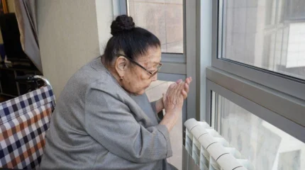 К 96-летию Бибигуль Тулегеновой военные устроили музыкальный сюрприз