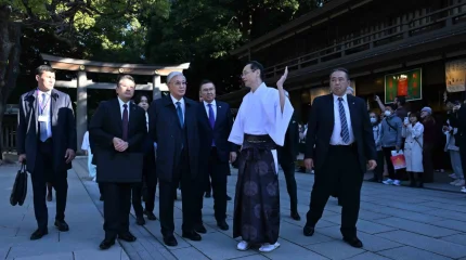 Қасым-Жомарт Тоқаев Мейджи Джингу ғибадатханасын аралап көрді