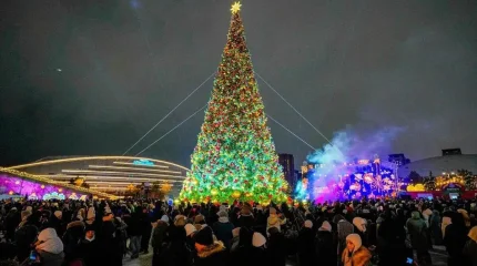 Астанада бір мезетте 40-тан астам шыршаның шамы жағылды