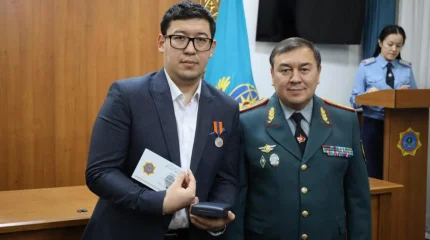 Жителя Астаны наградили медалью за спасение человека на реке Есиль