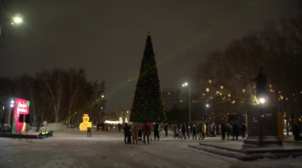 В Астане зажгли главную елку в парке Ататюрка