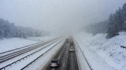 Погодные условия осложняют движение на республиканских автодорогах