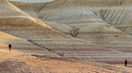 Пейзажи Казахстана украсили обложку европейского журнала