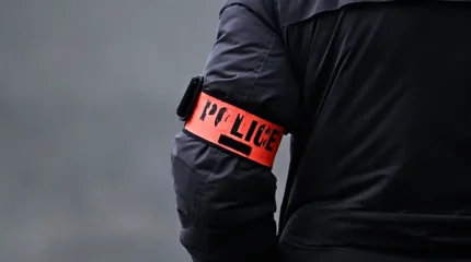 Десятки человек задержали за фейерверки у Эйфелевой башни