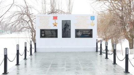 В Жамбылской области в честь 115-летия Бауыржана Момышулы открыли мемориальную доску