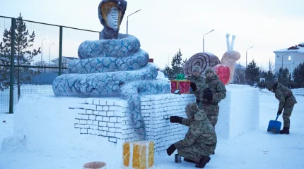 Елордалық ұландықтар өз күштерімен мұз қалашық жасады