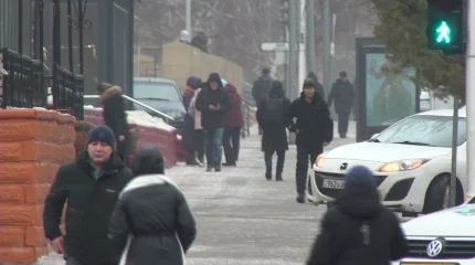"Погода нам дала - жару на новый год" - после резкого потепления дороги в Астане покрылись льдом
