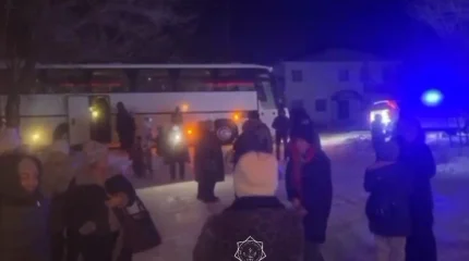 Автобус жолда қалып, 35 адам эвакуацияланды