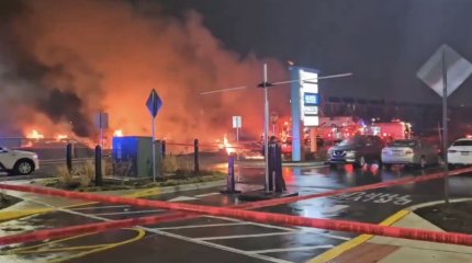 Самолёт упал в Филадельфии, загорелись дома и газопровод