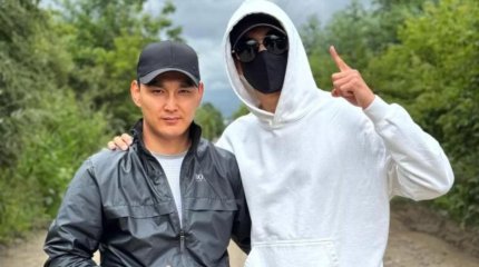 "Бетпердедегі жігіт" өрт кезінде отбасынан айырылған жасөспірімге үй сыйлады