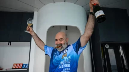 Ер адам су астында 120 күн өмір сүріп, рекорд жаңартты