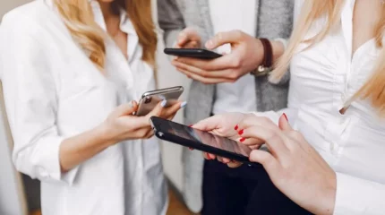 Наурыз айынан бастап кейбір смартфондар «қара тізімге» еніп, істен шығады