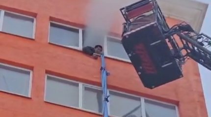 Астанчанина госпитализировали после пожара в многоэтажке