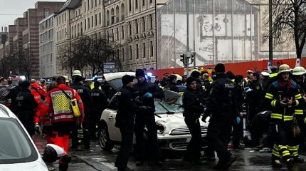 Машина въехала в толпу на демонстрации в Германии