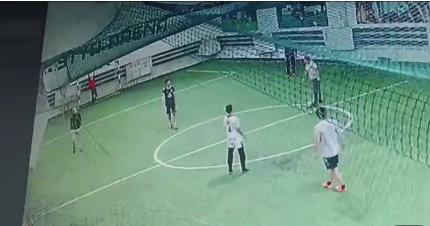 Молодого парня насмерть придавило железными воротами в спорткомплексе в Астане