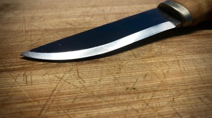 Мужчина набросился с ножом на участковых в ЗКО