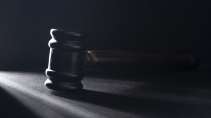 ШҚО-да 18 жастағы қыз өзін боқтаған әкесін сотқа берді