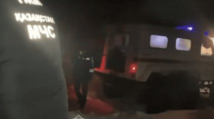 Акмолинку пришлось везти на вездеходе в больницу