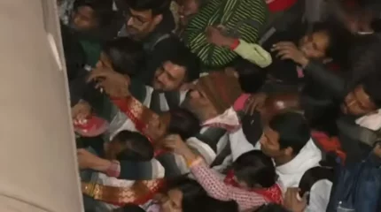 Үндістанда діни мерекені тойлауға асыққандар бір-бірін таптап өлтірді