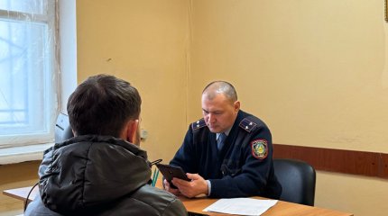 Житель Костанайской области выстрелил из пневматического пистолета в стоящий автомобиль.
