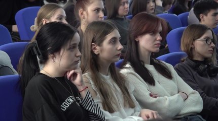 Студентам в ВКО рассказали как не попасть на уловки мошенников