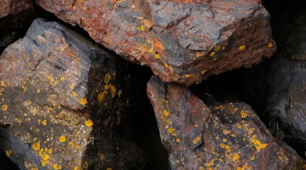 Горная масса обрушилась на руднике в области Улытау: под завалами 7 работников шахты