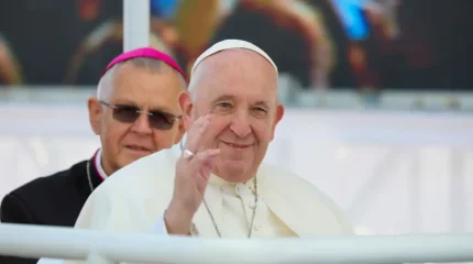 Жағдайы нашарлаған Рим Папасы емін ауруханада жалғастыратын болды