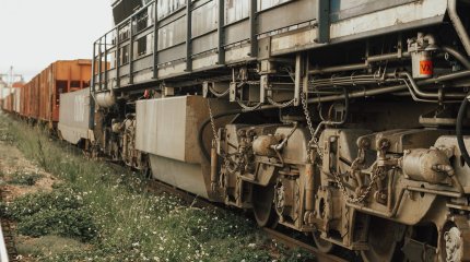 Вагон поезда сошел с рельсов в районе Караганды