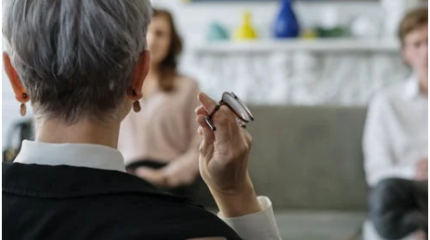 Свыше 300 тысяч казахстанцев стоят на учете у психиатра, - депутат