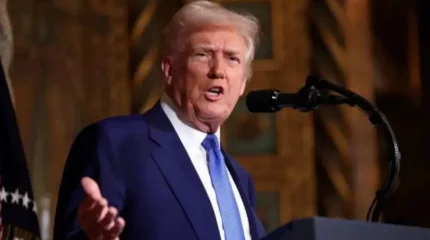 Трамп Зеленскийді "диктатор" деп атап, елін сақтап қалғысы келсе тез соғысты тоқтатуды талап етті