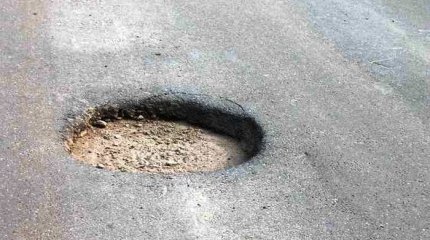 Житель Костанайской области отсудил 2,3 млн тенге за яму на дороге