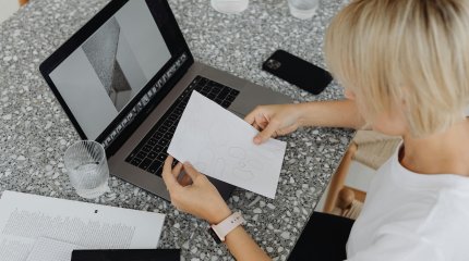 Сотрудницу ветстанции в ЗКО уволили, пока она была в декретном отпуске