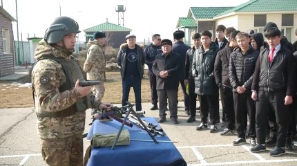 Оралдық жастар арнайы жасақ қызметкерімен кездесті