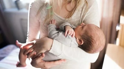 Әйел ЭКО дәрігерлерінің қателігінен бөтен біреудің баласын дүниеге әкелген