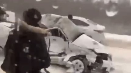 Автобус и легковушка столкнулись в Уральске: есть пострадавшие