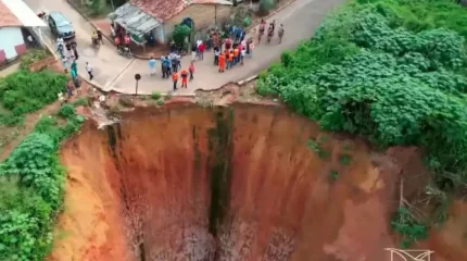 Бразилияда бүкіл бір қала жер астына опырылып түсіп жатыр