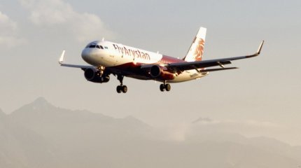 В салоне самолета рейса Астана-Актау произошло возгорание