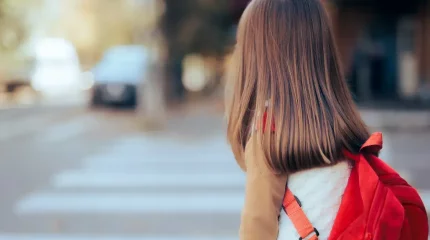 Семейде 10 жастағы қызды көлік қағып кетті