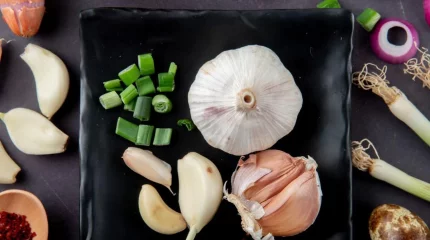 Дәрігер сарымсақ пен пияздың суық тиюден басқа да ауруларды емдей алатын қасиетін айтты